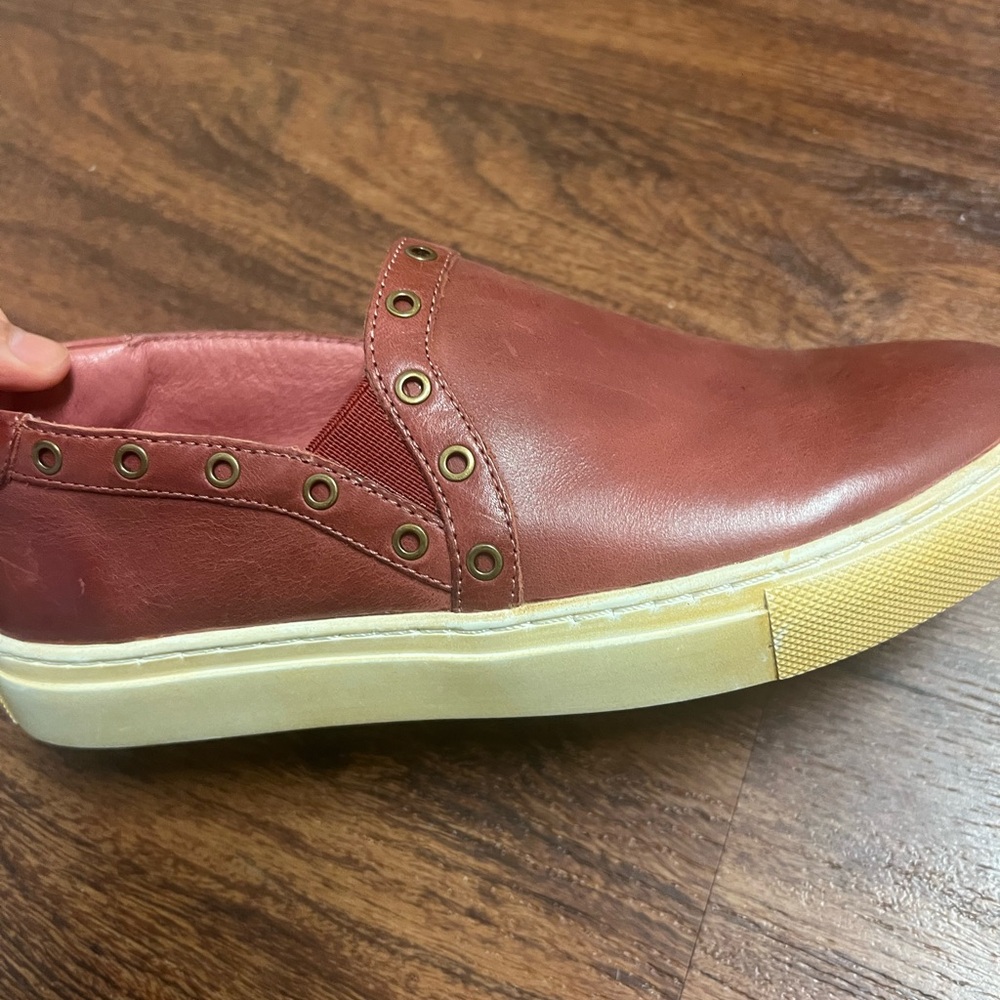 Women’s Slip-On leather Sneakers - burgundy